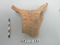 藏品(褐色夾砂帶把陶口緣)的圖片